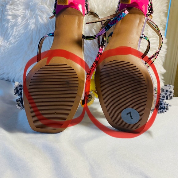 🌸 GORGEOUS SEXY BETSEY JOHNSON SANDALS 🌸 NWOT - Picture 4 of 5